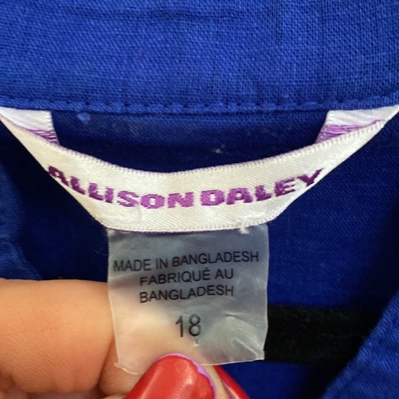 Allison Daley Royal blue top with fancy shiny buttons. Size 18 - Picture 8 of 8